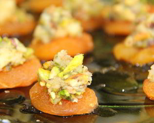 Канапе с курагой