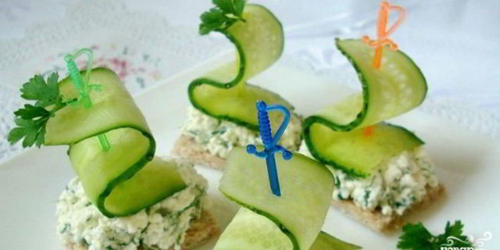 Рецепт канапе с огурцом на шпажках