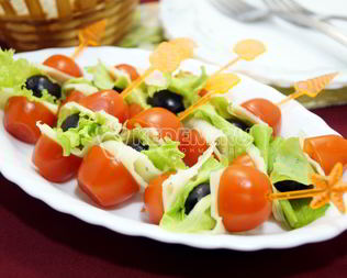 Канапе с помидорами черри