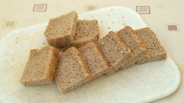 канапе с сельдью и свежим огурцом