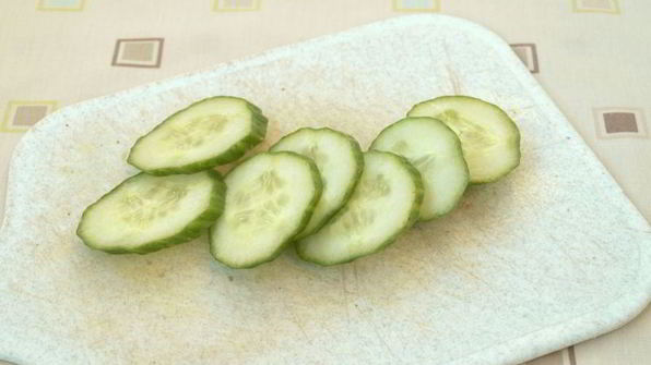 канапе с сельдью и свежим огурцом