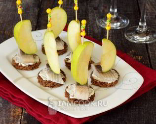 Канапе с сельдью