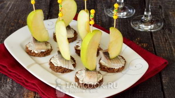 канапе с сельдью