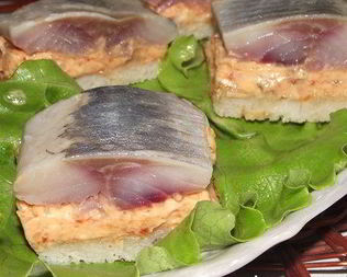 Канапе с селедкой