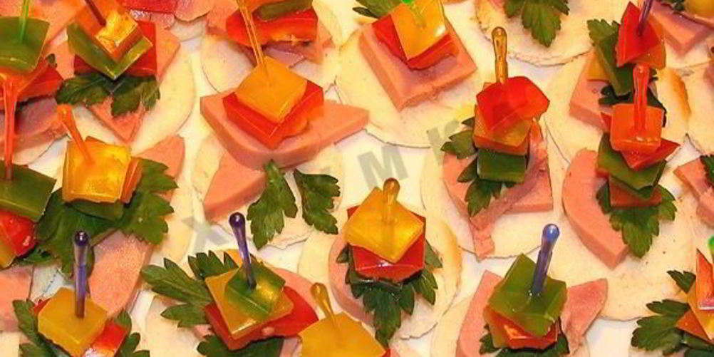 Рецепт канапе с ветчиной сыром и помидорами