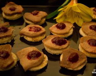 Канапе с языком