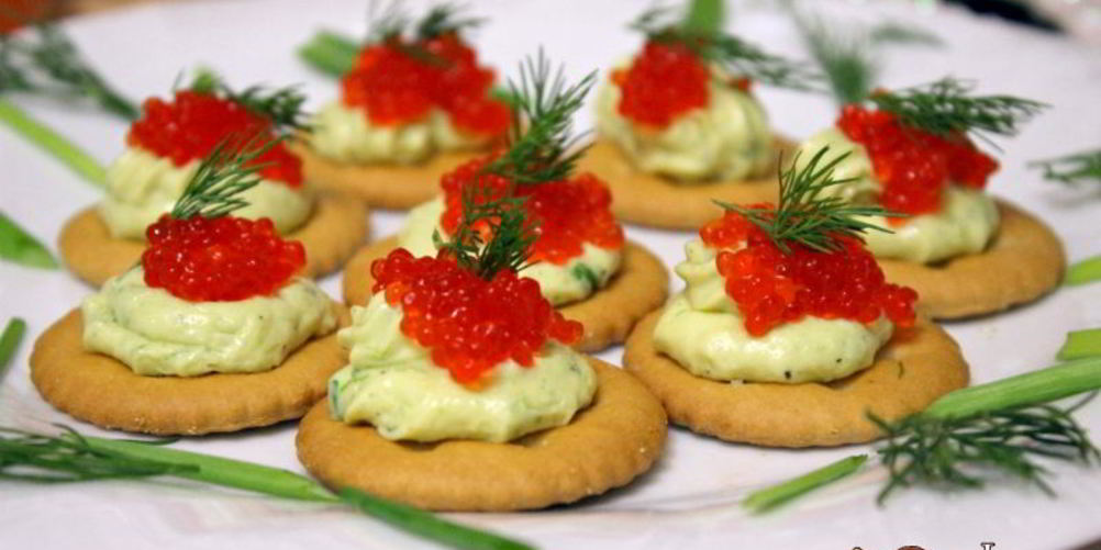 Рецепт новогодних канапе на крекерах