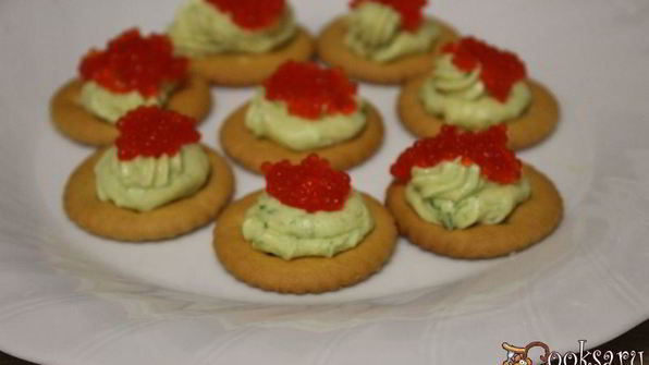 новогодние канапе на крекерах