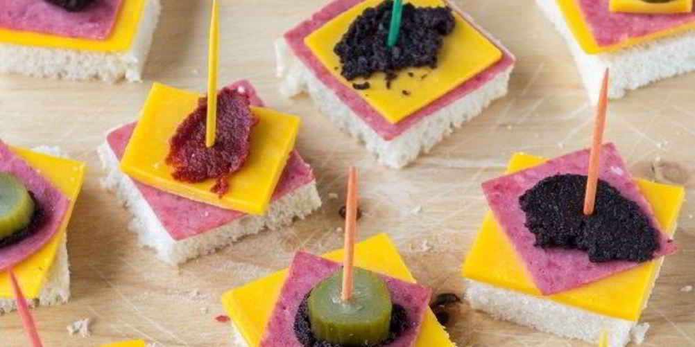 Рецепт простых канапе на шпажках