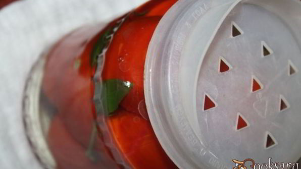 медовые маринованные помидоры с базиликом на зиму