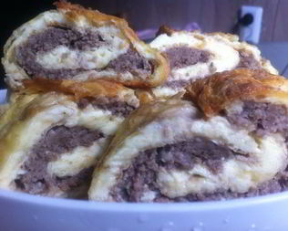 Фаршированный яичный рулет