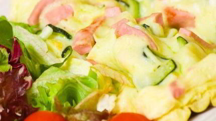 Омлет из кабачков с ветчиной и сыром