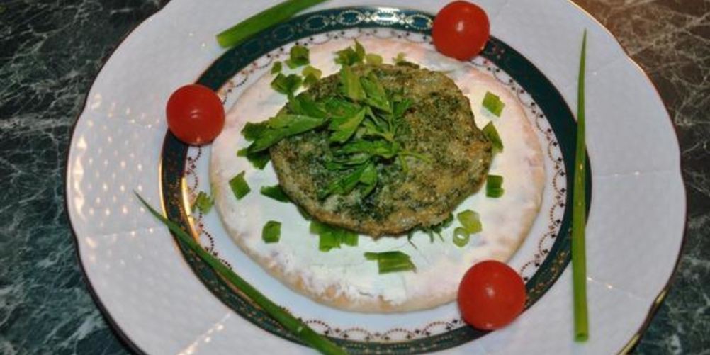 Рецепт омлета из перепелиных яиц со шпинатом на лепешке