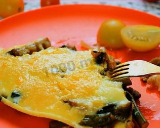 Омлет из вигны и щавеля с сыром