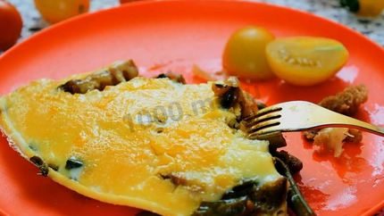 Омлет из вигны и щавеля с сыром