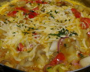 Омлет с баклажанами, помидорами и луком