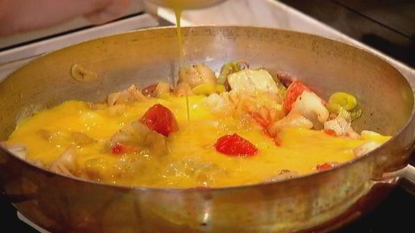 омлет с баклажанами, помидорами и луком