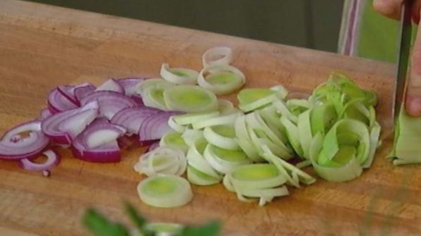 омлет с баклажанами, помидорами и луком