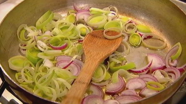 омлет с баклажанами, помидорами и луком