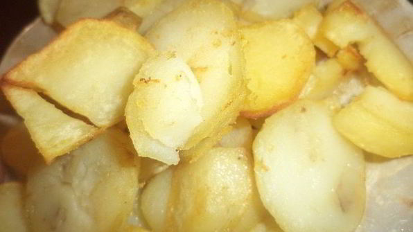 омлет с фаршем, картофелем, болгарским перцем и маслинами