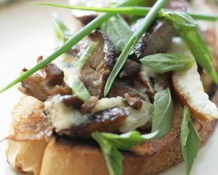 Омлет с грибами и куриной печенкой