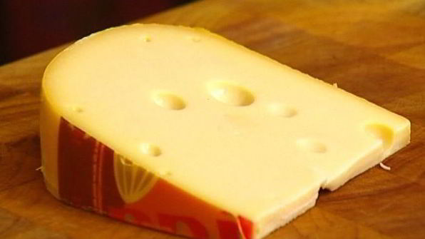 омлет с копченой ветчиной, сыром и свежей зеленью