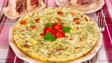 Омлет с помидорами и картофелем