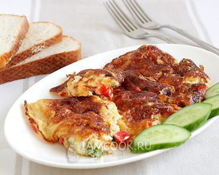 Омлет с помидорами, сыром и зеленью