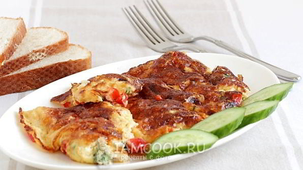 омлет с помидорами, сыром и зеленью