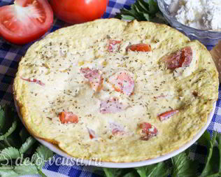 Омлет с помидорами