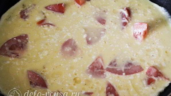 омлет с помидорами