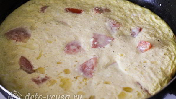 омлет с помидорами