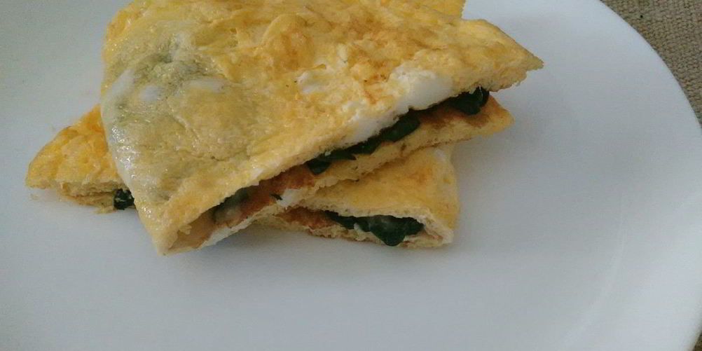 Рецепт омлета со шпинатом и сыром