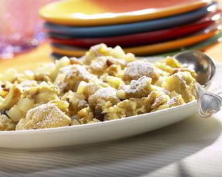 Шмарн — кайзеровский омлет с грушами и грецким орехом