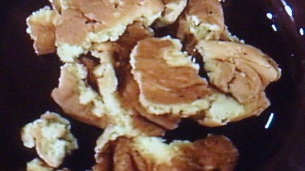 сладкий омлет с карамелизированными сливами