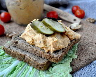 Паштет из куриной грудки с тыквой и грецкими орехами