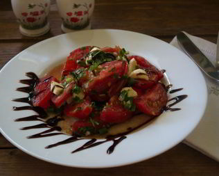 Помидоры с моцареллой