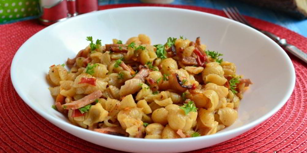 Рецепт ракушек с сосисками и баклажанами в мультиварке