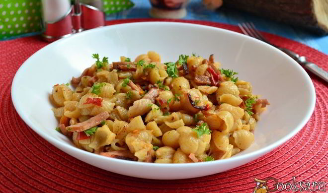 Ракушки с сосисками и баклажанами в мультиварке