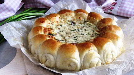 Булочки-роллы с грибным дип-соусом