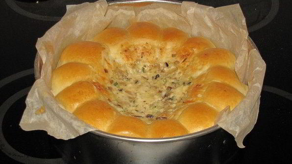 булочки-роллы с грибным дип-соусом