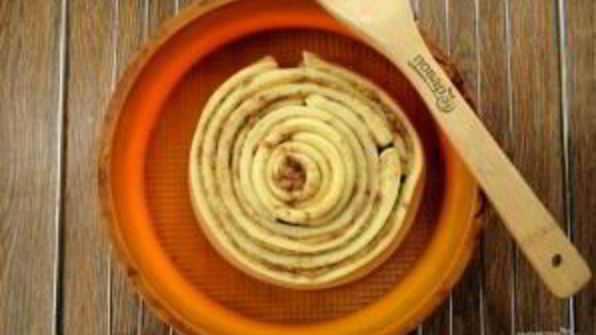 гигантский коричный ролл