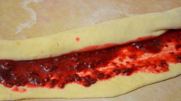 малиново-лимонные роллы к утреннему кофе