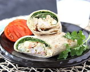 Ролл с креветками, йогуртом, карри и шпинатом