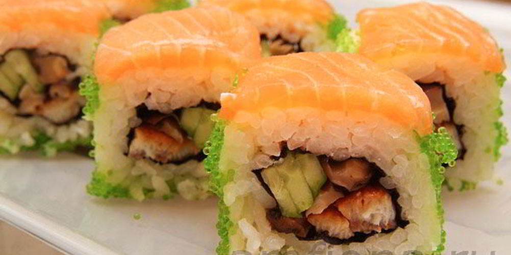 Рецепт ролла с лососем, угрем и шиитаке