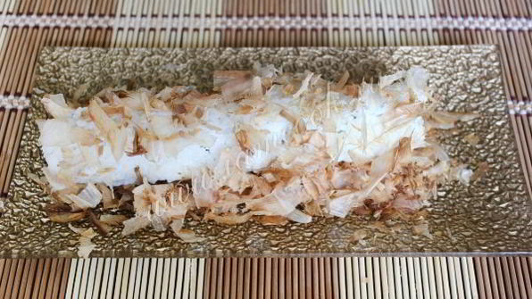 роллы бонито со стружкой тунца