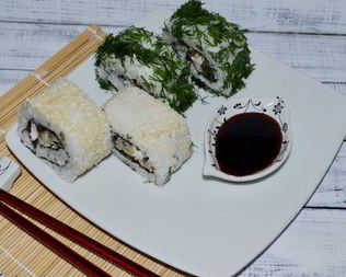 Роллы навыворот со скумбрией