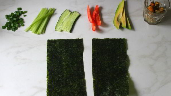 роллы с мидиями и овощами