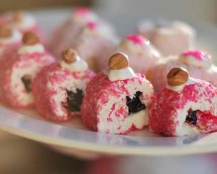 Сладкие творожные роллы с черносливом