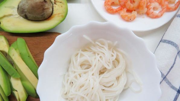 спринг-роллы с креветками